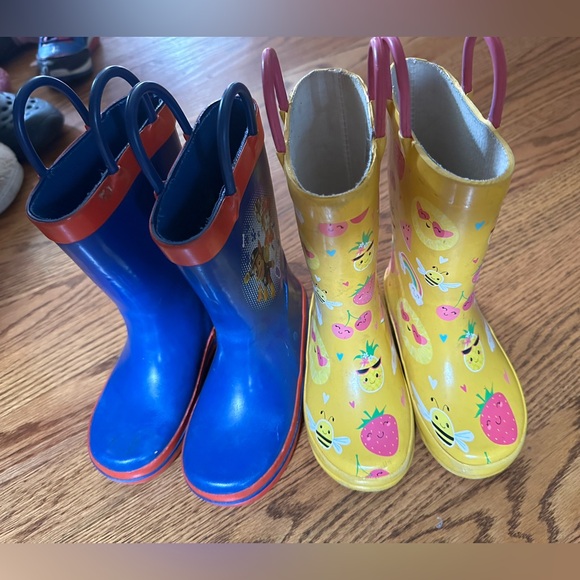 Lot of Size 7/8 toddler rain boots ☔️ - Picture 4 of 4